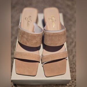 42 GOLD “Lizbett” Tan Suede Block Heel Sandal 8.5 Women’s NEW